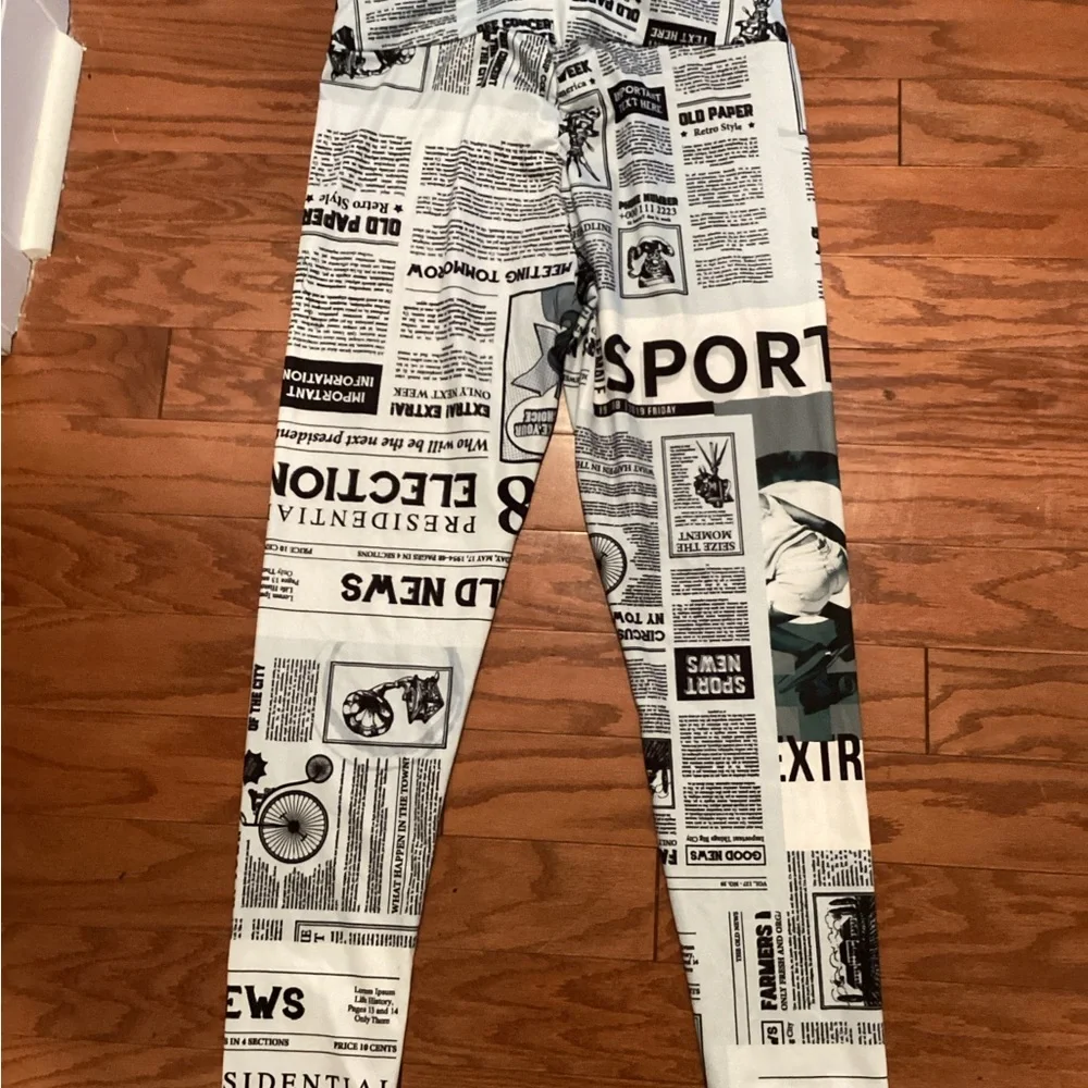 Newspaper Print Leggings - (Color: White & Blueish Gray)